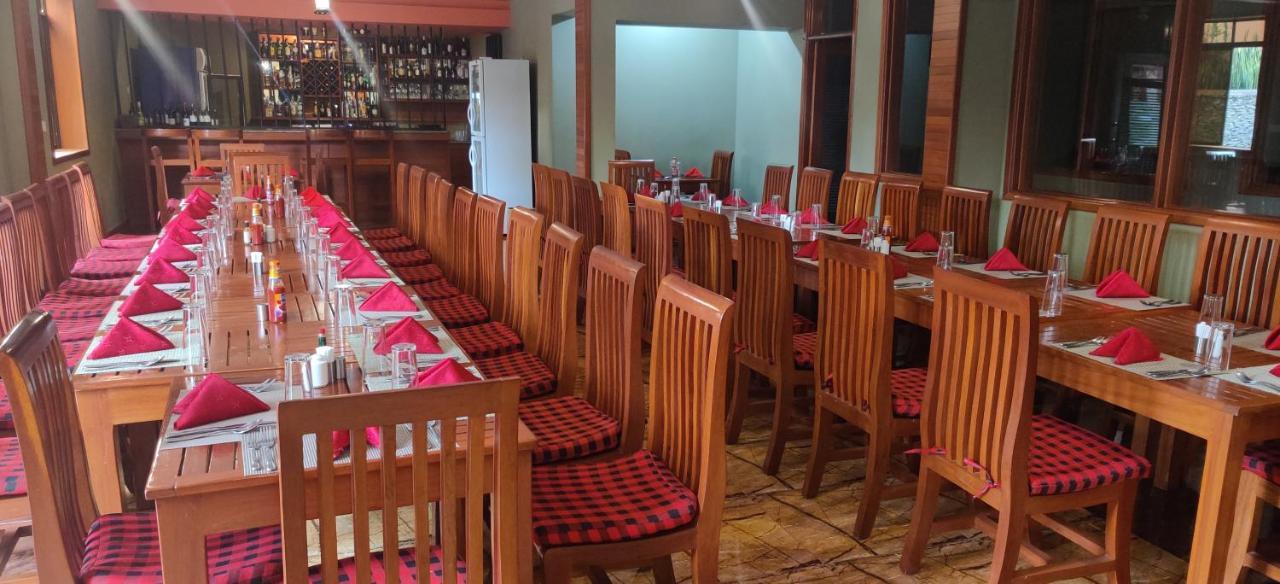 Summit Lodge Marombosa Екстер'єр фото