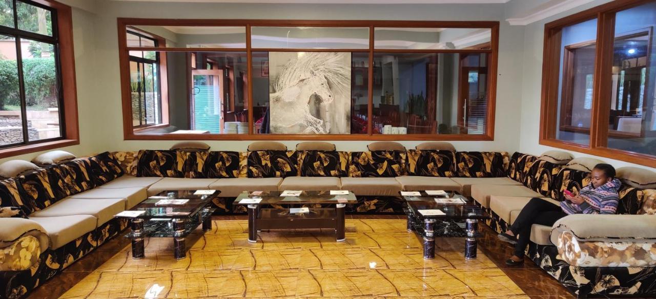 Summit Lodge Marombosa Екстер'єр фото