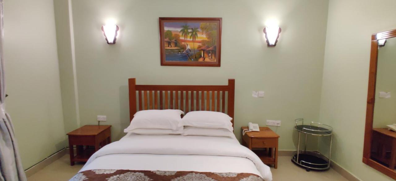 Summit Lodge Marombosa Екстер'єр фото