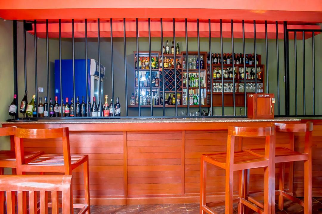 Summit Lodge Marombosa Екстер'єр фото