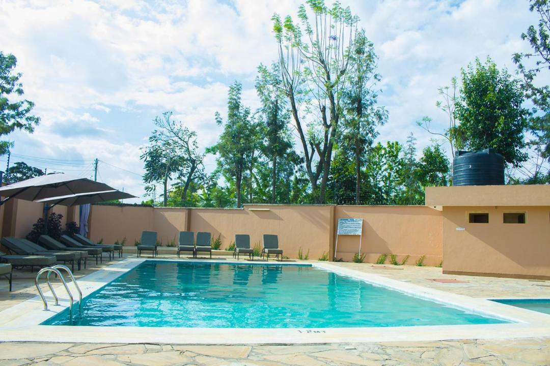 Summit Lodge Marombosa Екстер'єр фото
