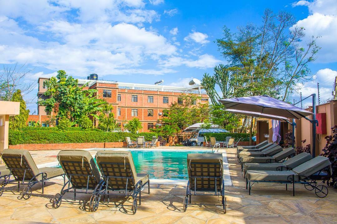 Summit Lodge Marombosa Екстер'єр фото